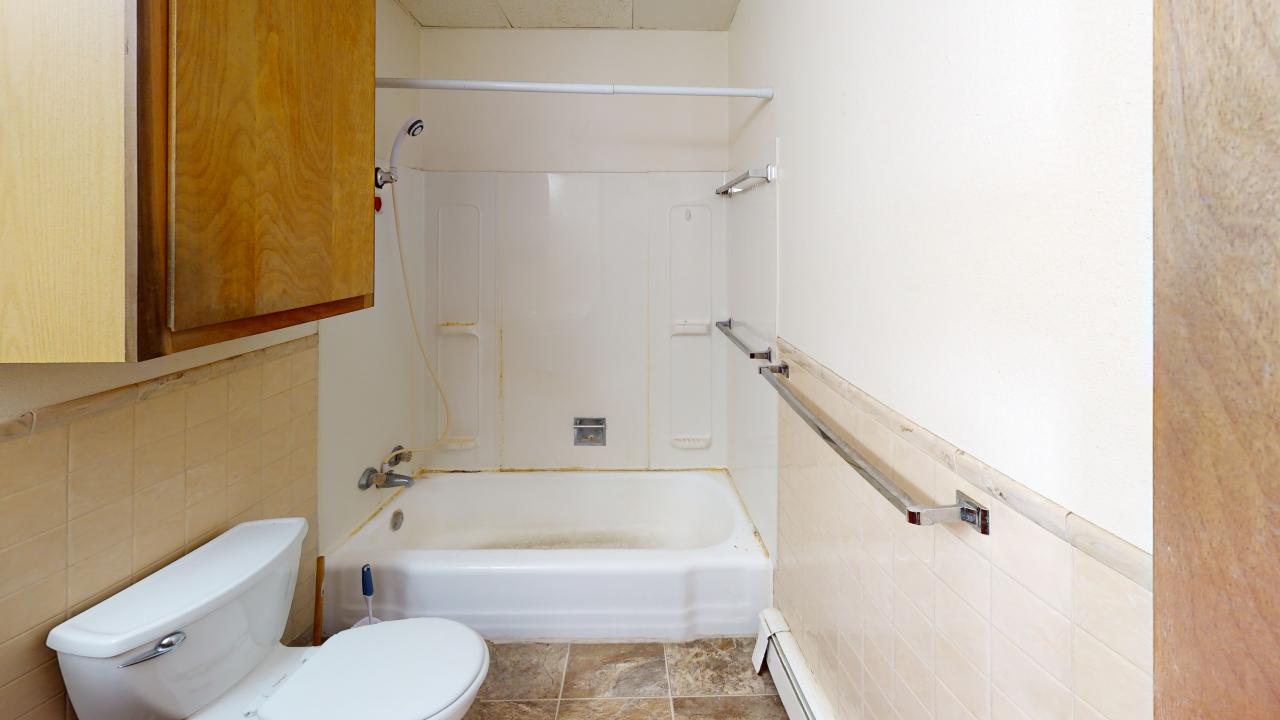 1906 N Washington St Bathroom