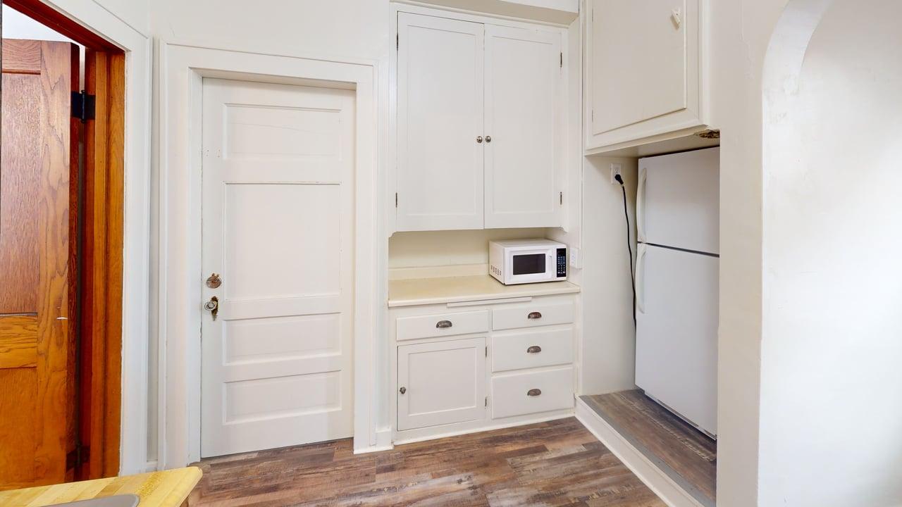 1002 N Fourth St Kitchen