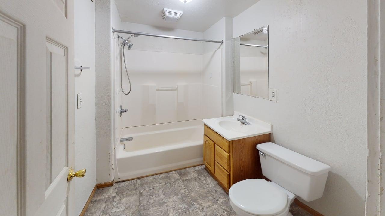 214 N 16th St Bathroom