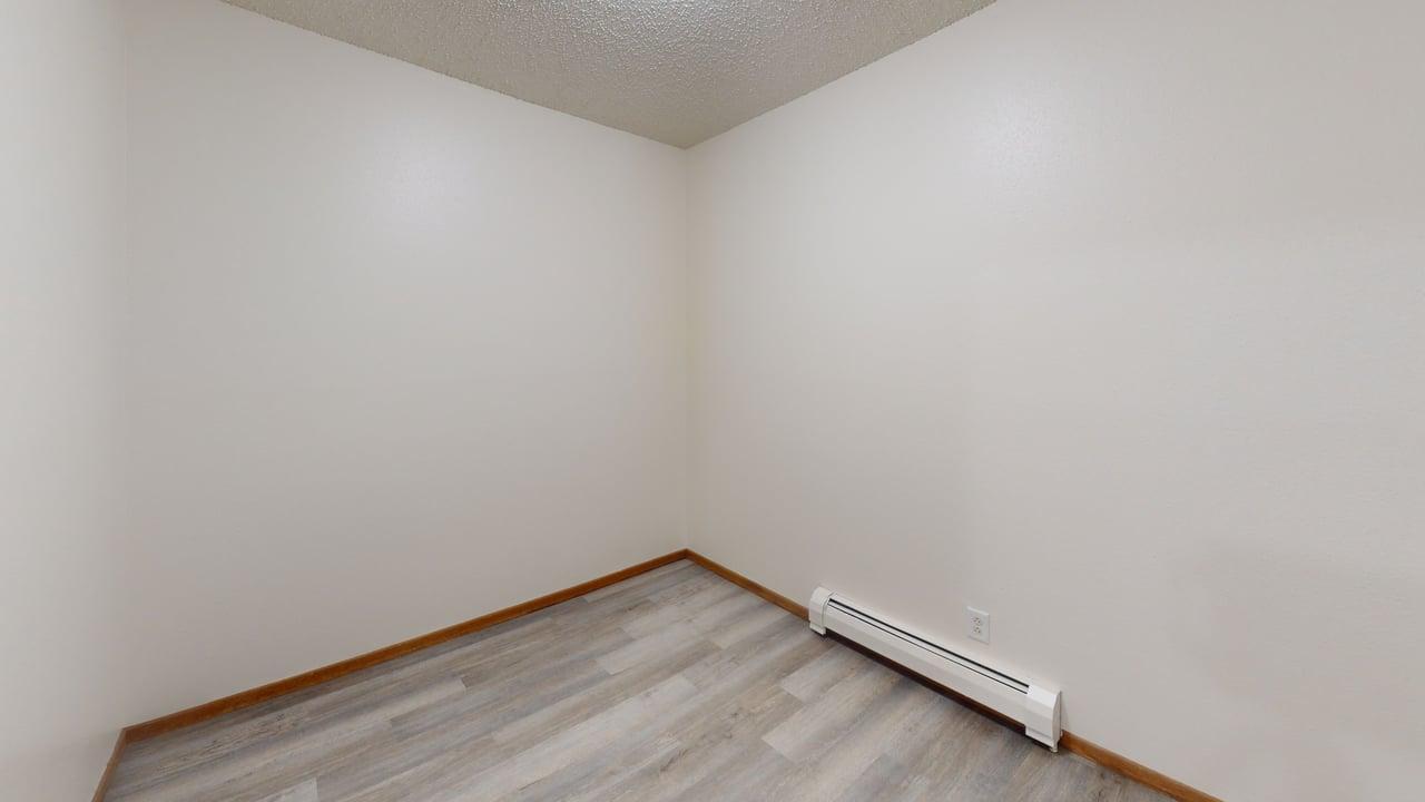 1100 Pleasant St Bedroom