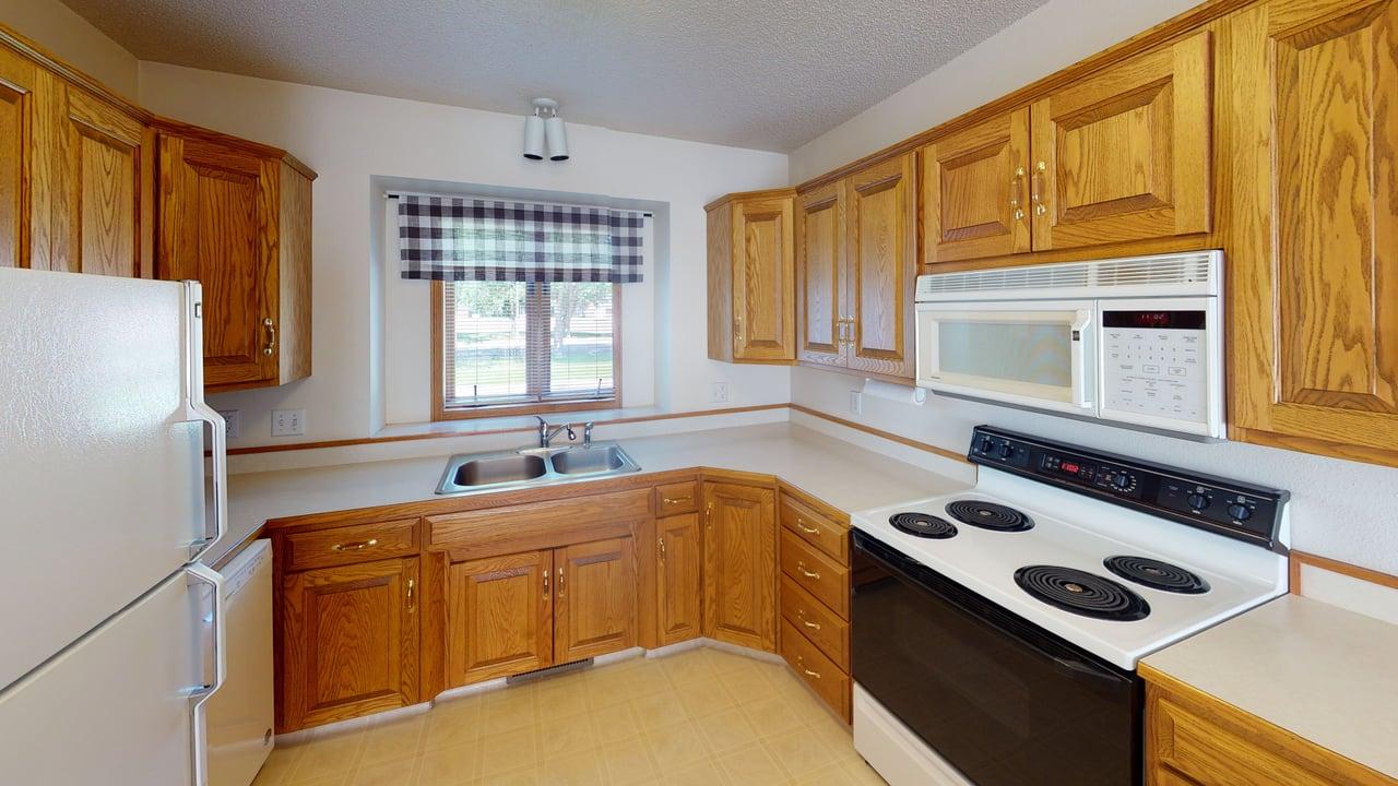 1525 S Washington St Kitchen