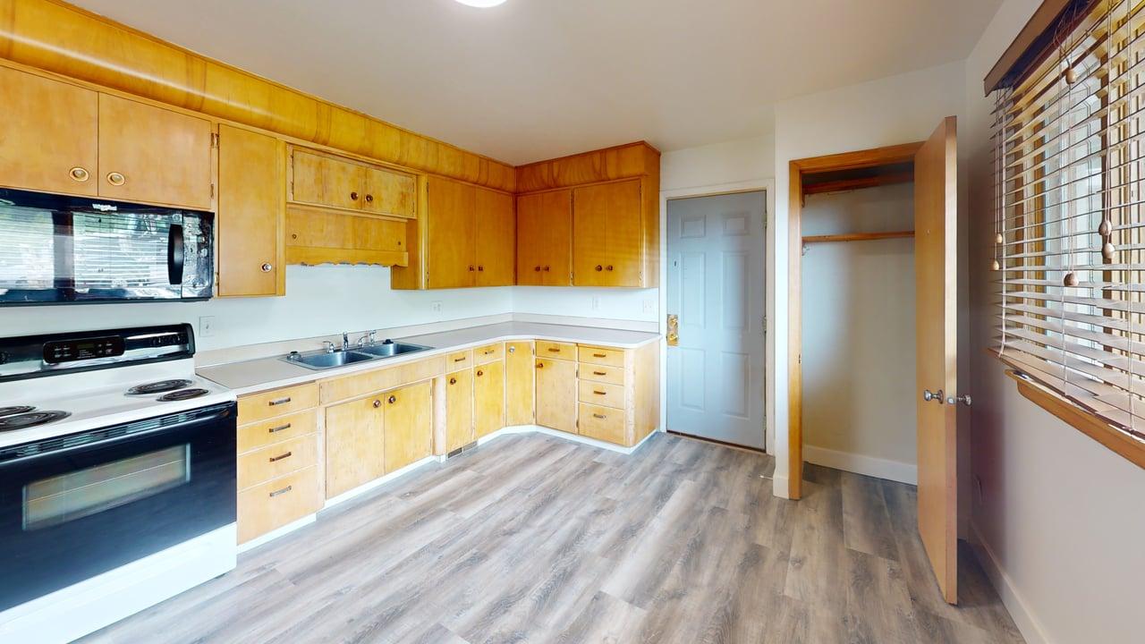503 3rd Ave Ne Kitchen 2