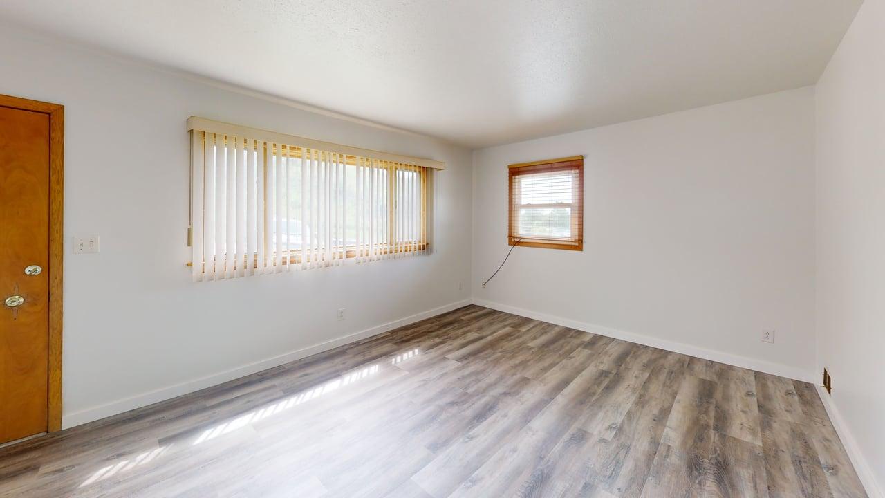 503 3rd Ave Ne Living Room 1