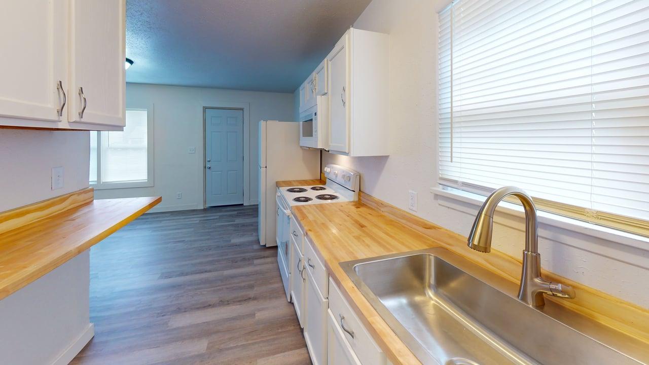906 N Ninth St Kitchen