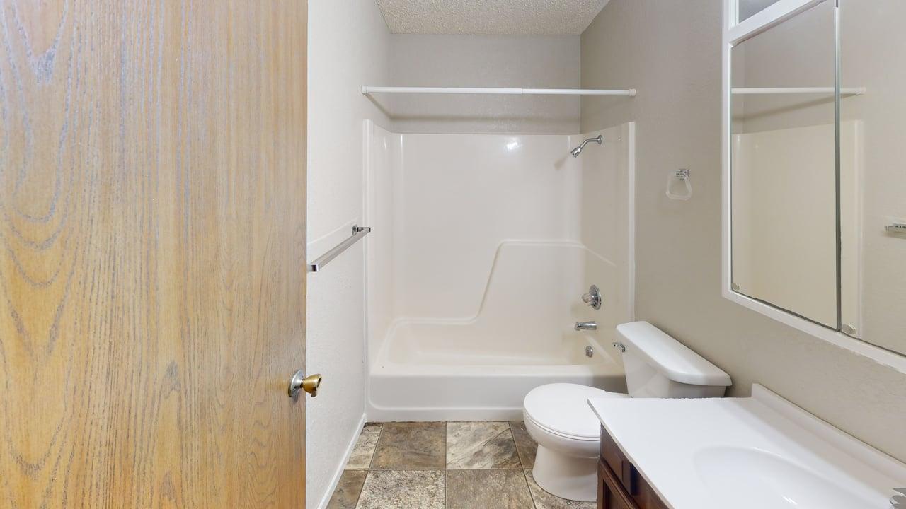 1727 N Grandview Ln Bathroom