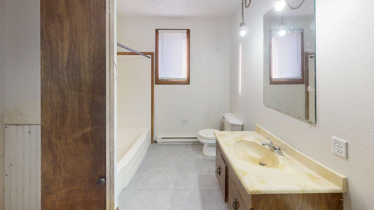 1500 First Ave Nw 2 Bathroom