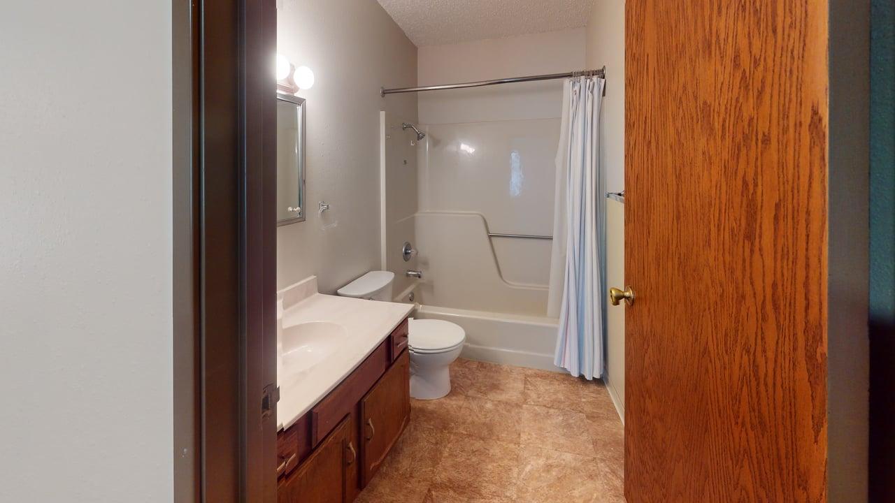 2920 Ontario Ln 11 Bathroom 1