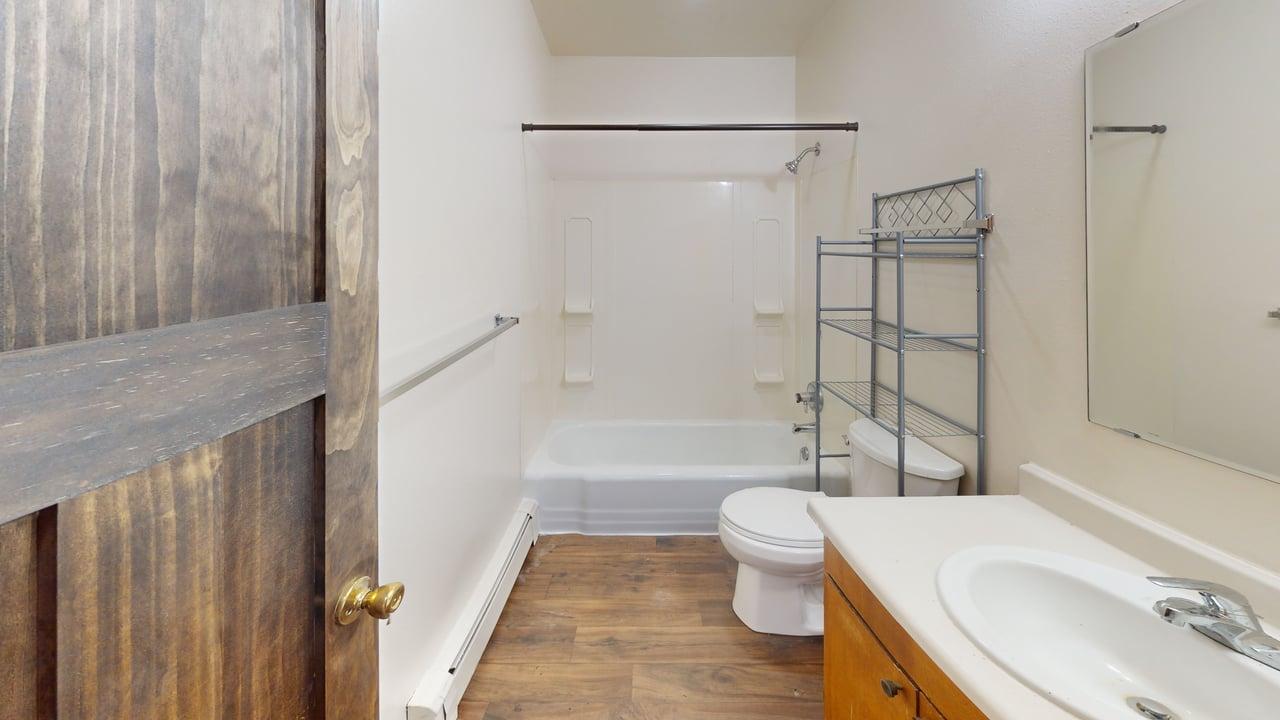 305 Ryan Dr 10 Bathroom