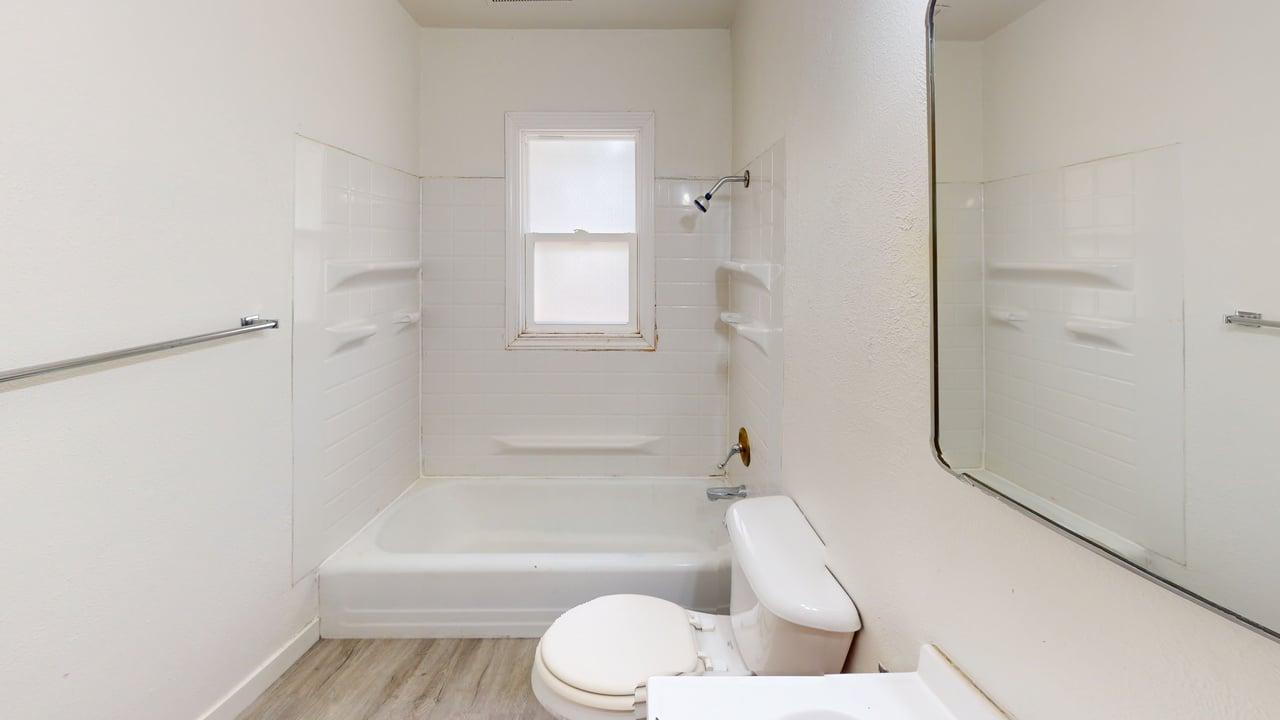 610 Ninth St Nw 6 Bathroom