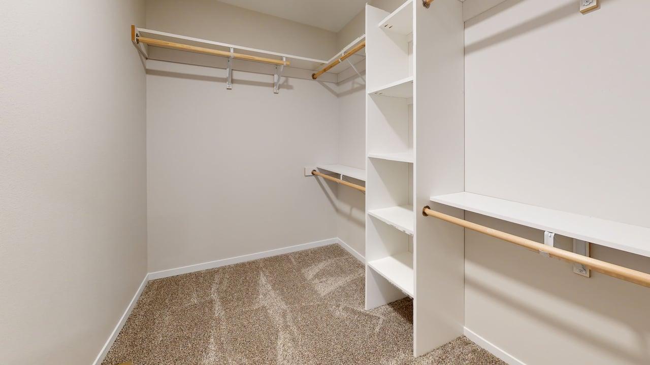 5306 Welder Dr Closet